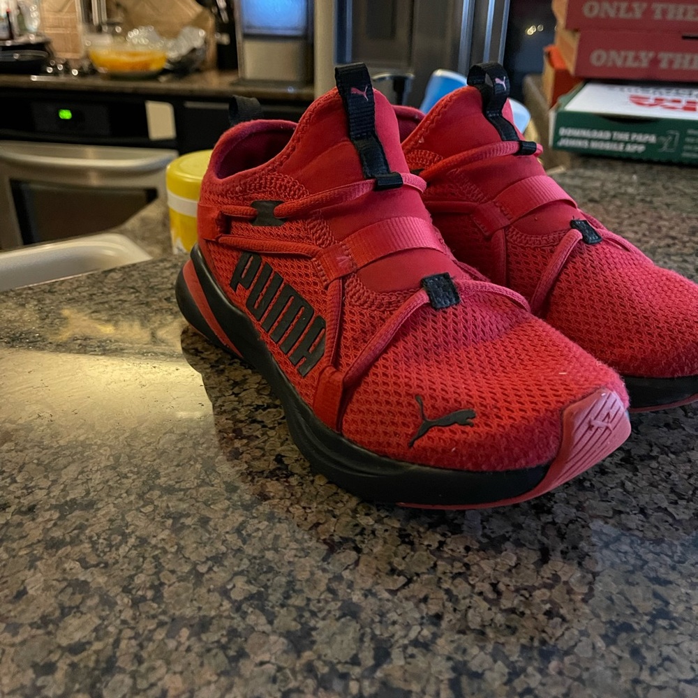 Puma shoes size 6 youth